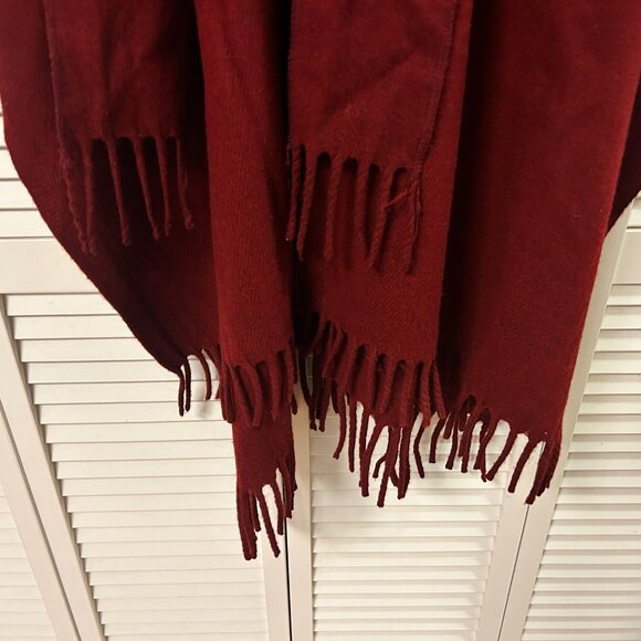 New. 100% Wool Poncho/Cape with Scarf: One Size - Picture 13 of 13